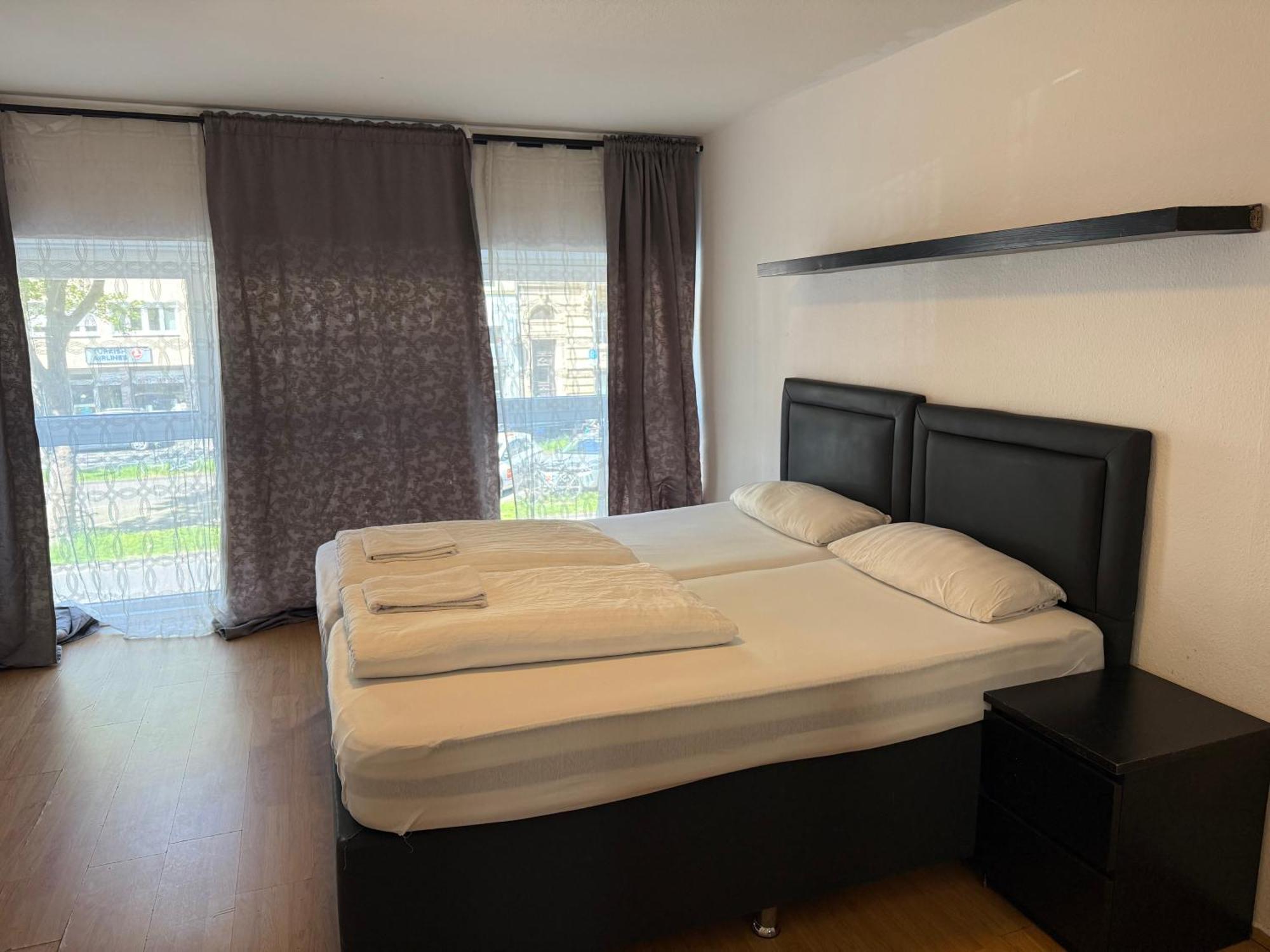Hotel Garni Emir Köln Exteriör bild