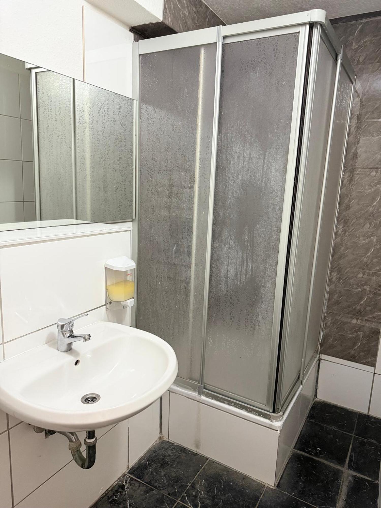 Hotel Garni Emir Köln Exteriör bild