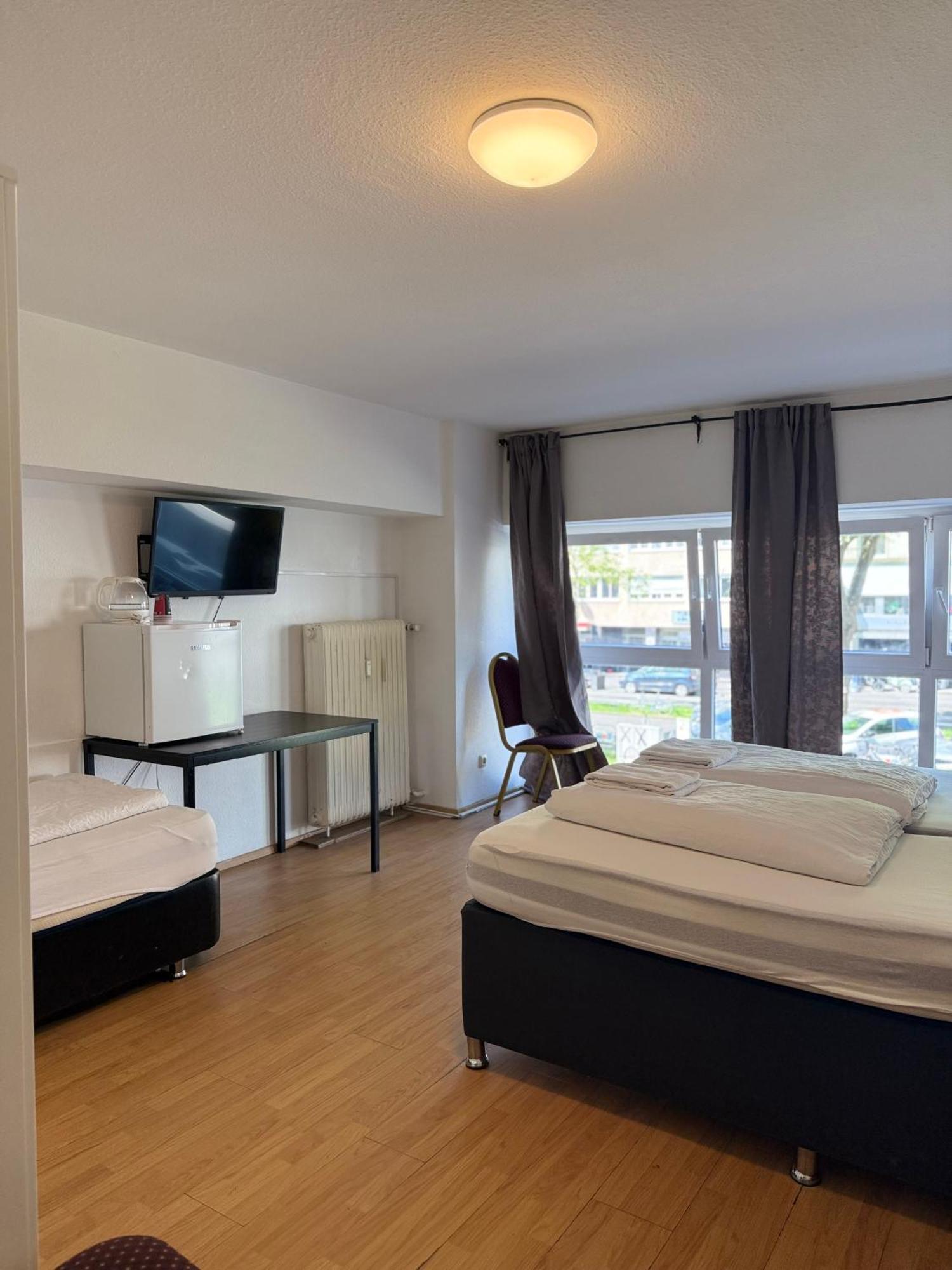 Hotel Garni Emir Köln Exteriör bild