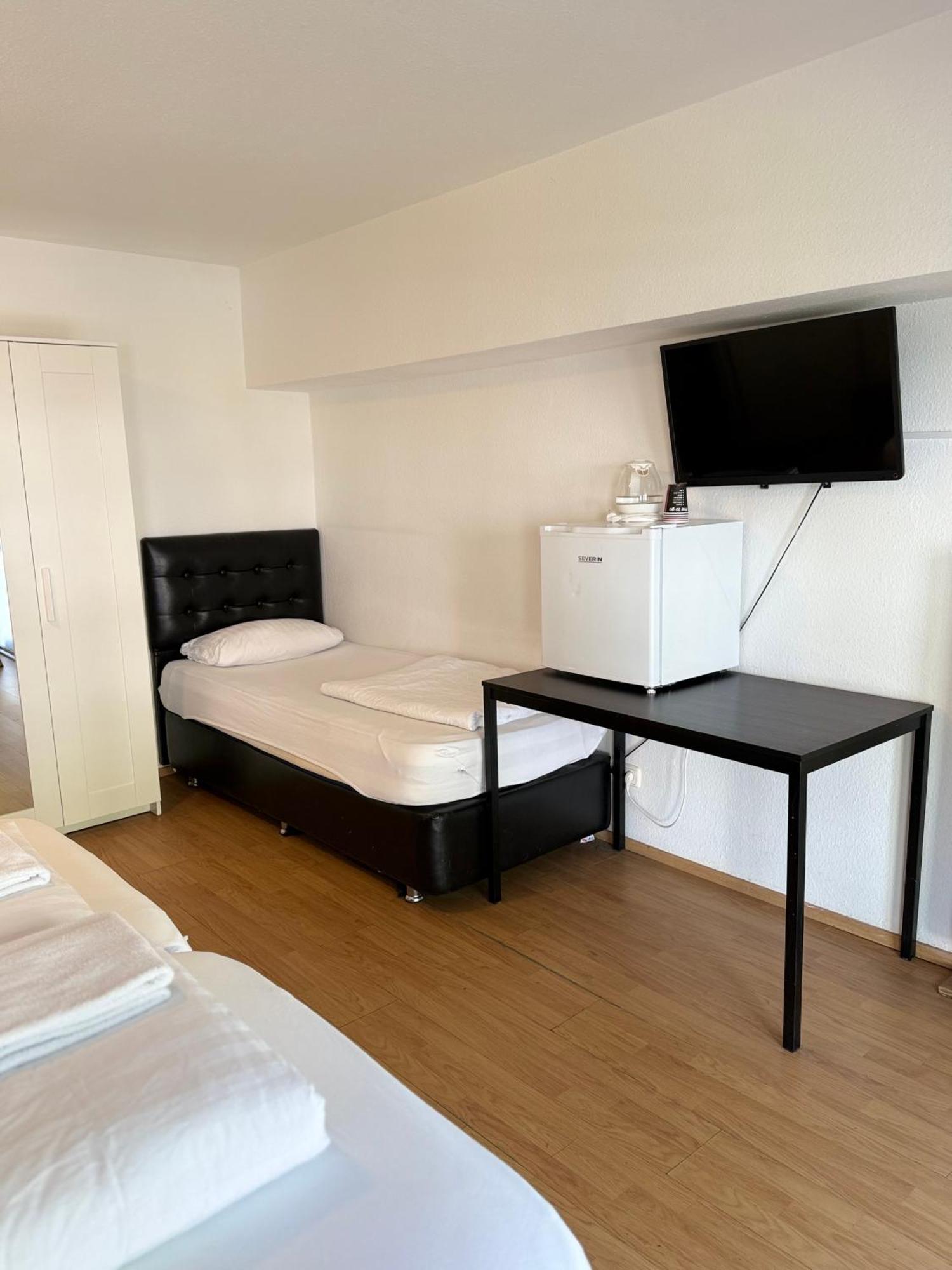 Hotel Garni Emir Köln Exteriör bild