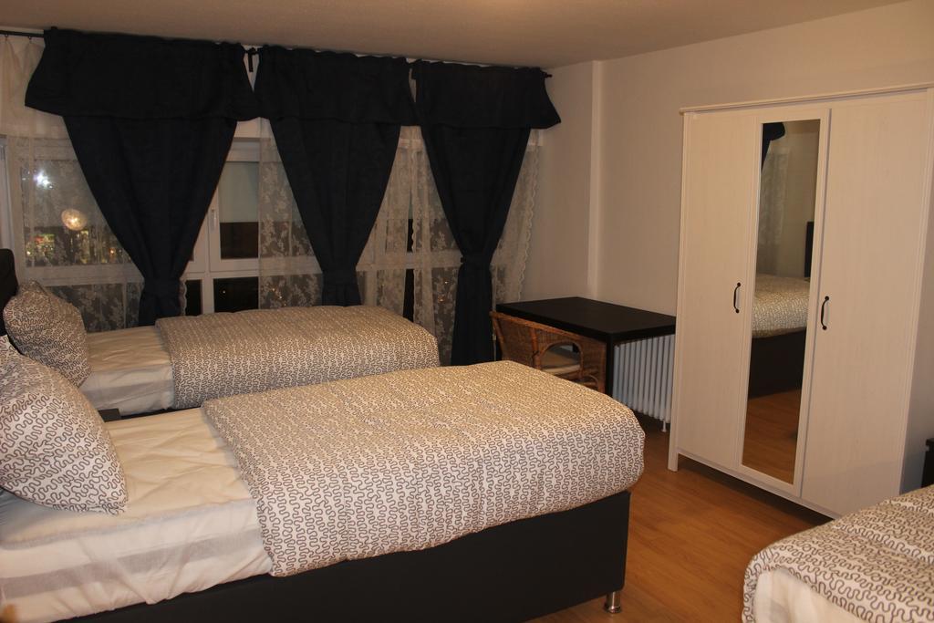Hotel Garni Emir Köln Rum bild